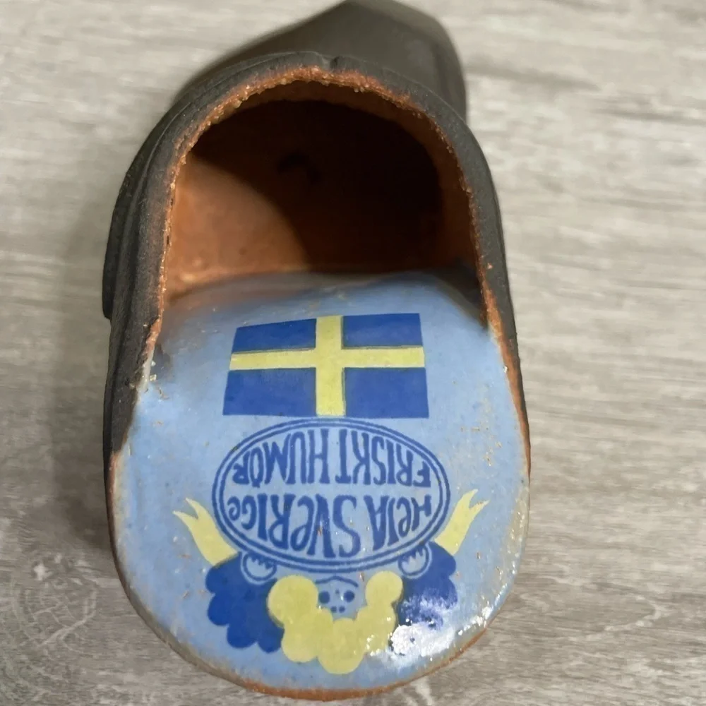 Gustavsberg Made in Sweden Heja Sverige Friskt Humor Clog Pottery